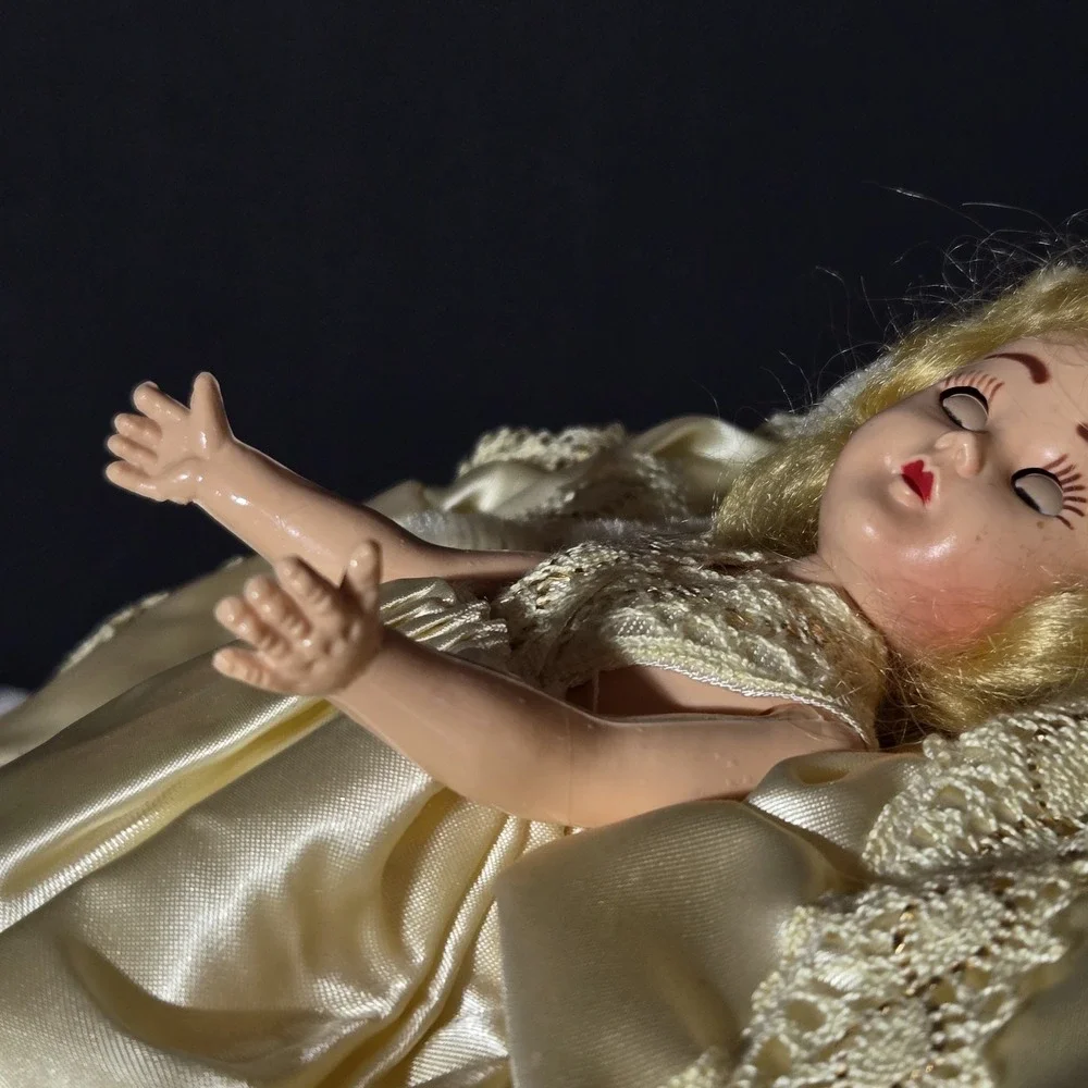 VTG OOAK Bride Doll Wall Decor Lid Eyes Open‎ & Shut Jointed Arms Handmade RARE